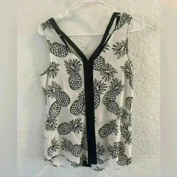 Candie’s black/ white pineapple tank size small - Picture 1 of 10
